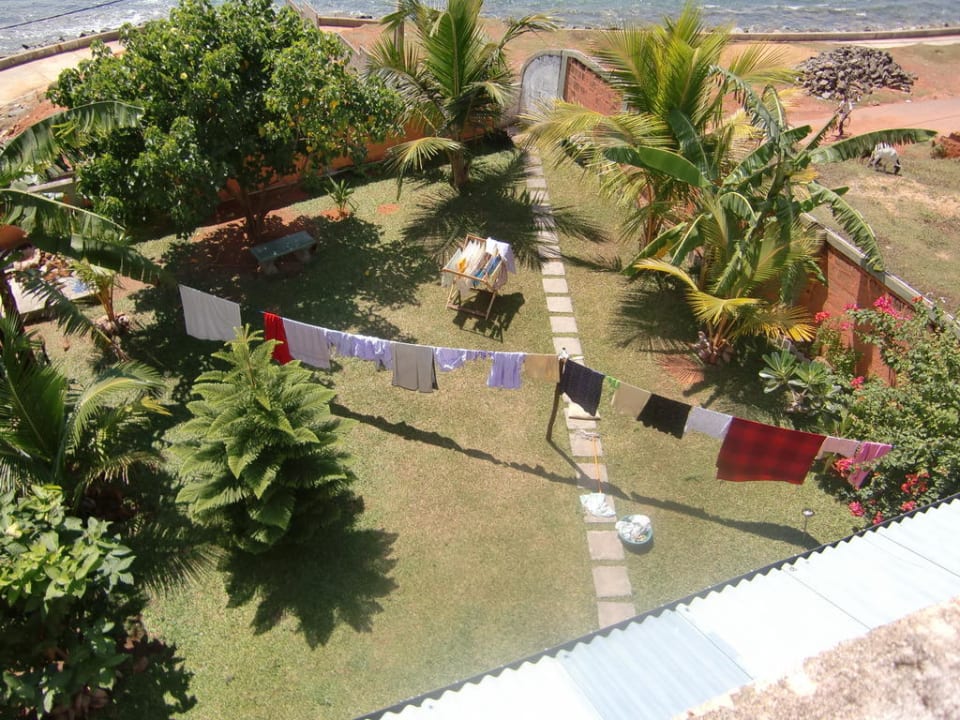 Blick vom Balkon in den Garten Bochum Lanka Hotel/Resort