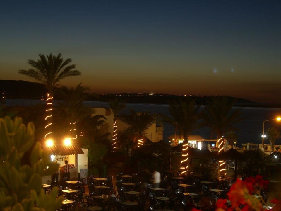 Blick von der Lobby- Bar (außen) auf den Pool db San Antonio Hotel + Spa