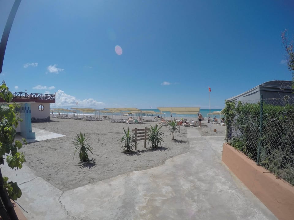 Strandeinblick Club Turtas Beach Hotel