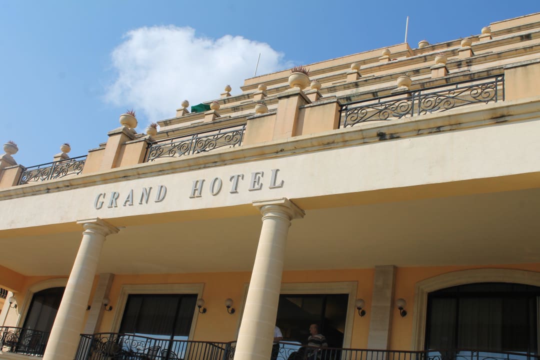 Das hotel von außen Grand Hotel Gozo
