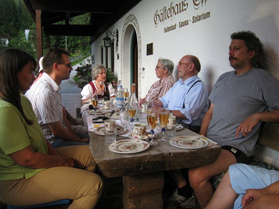 auf der Terrasse am Hauseingang Hotel Effland