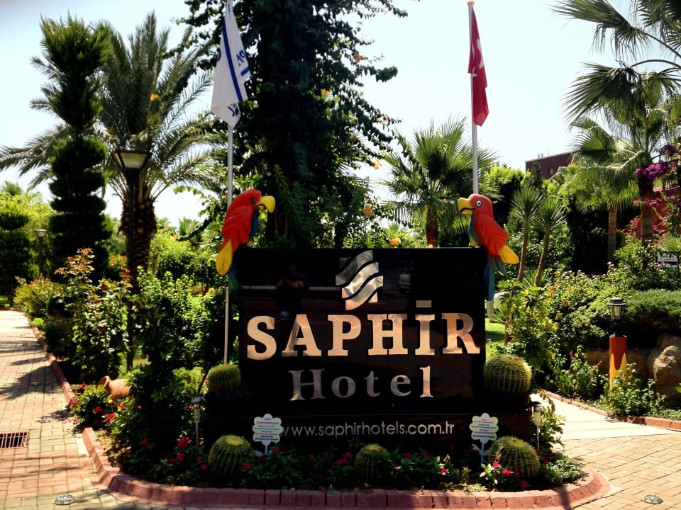 Einfahrt  Saphir Hotel & Villas