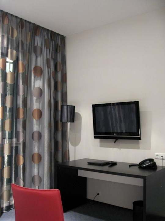 Zimmer 102, Schreibtisch / TV Koncept Hotel Liebelei