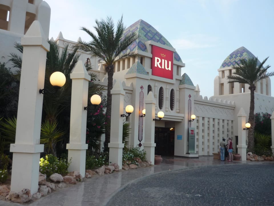 Eingang Hotel Riu Karamboa