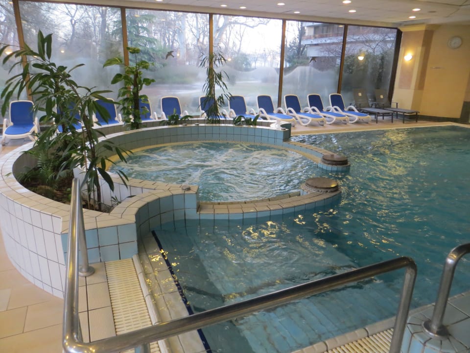 Один из бассейнов Ensana Grand Margaret Island