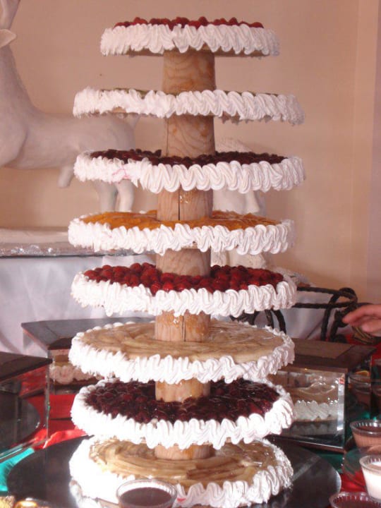 Mega Obsttorte Royal Atlantis Beach Hotel