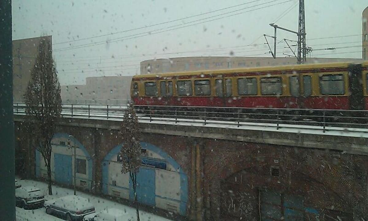 Blick auf S-Bahntrasse Motel One Berlin-Bellevue