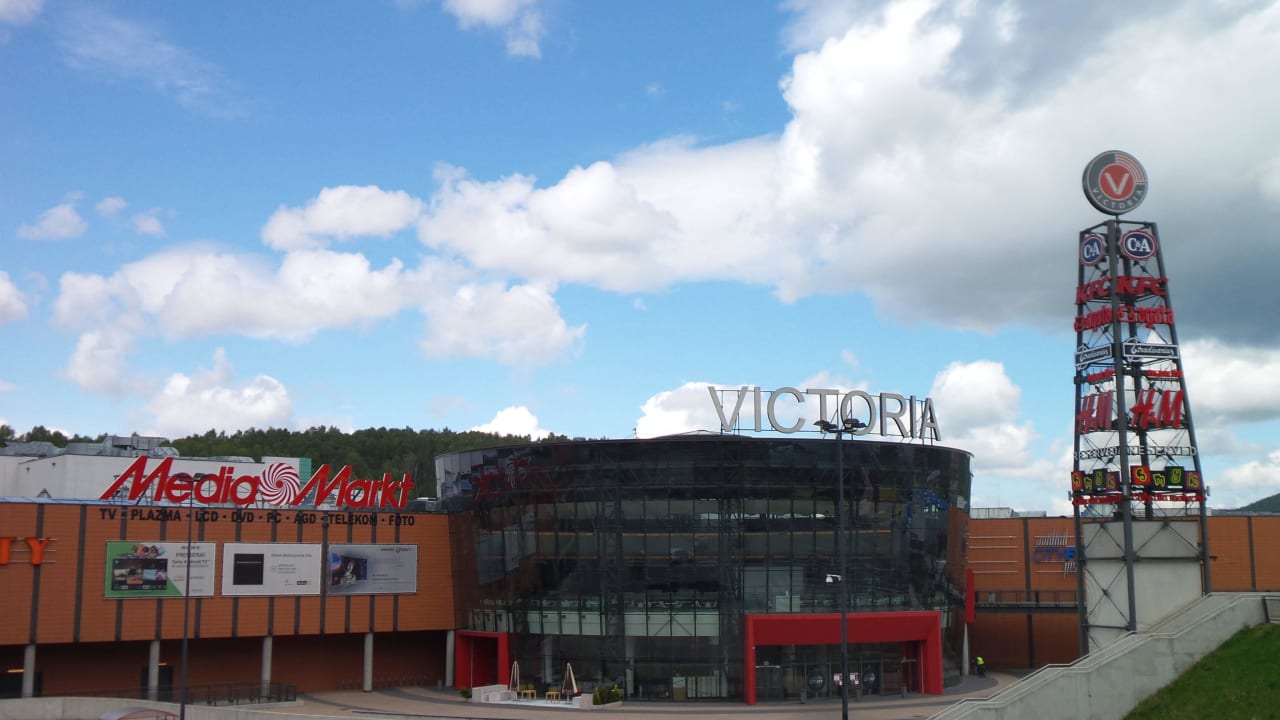 Shopping-Center neben dem Hotel ibis Styles Wałbrzych