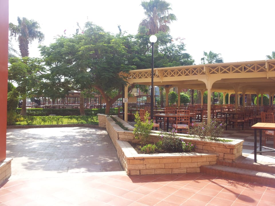 .....kleiner Teil des Außenrestaurant.. Arabia Azur Resort