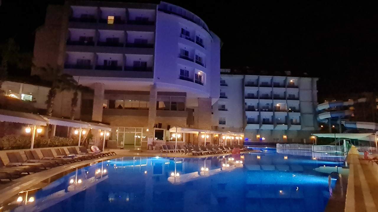 Pool Ramada Resort by Wyndham Side