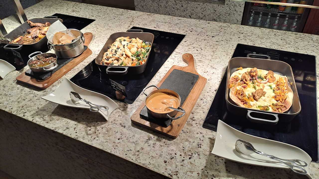 Gastro Grand Plaza Mövenpick Media City