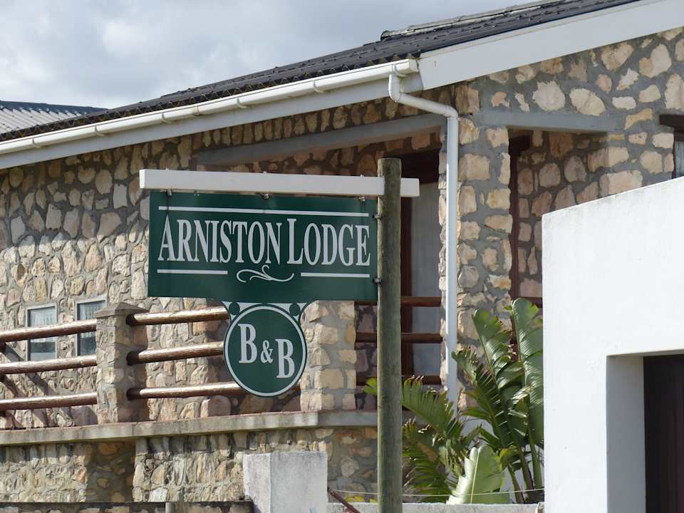 Ansicht von der Straße aus Arniston Lodge