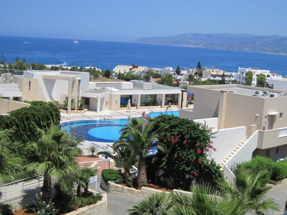 Blick vom Balkon auf Animationspool Grand Hotel Holiday Resort