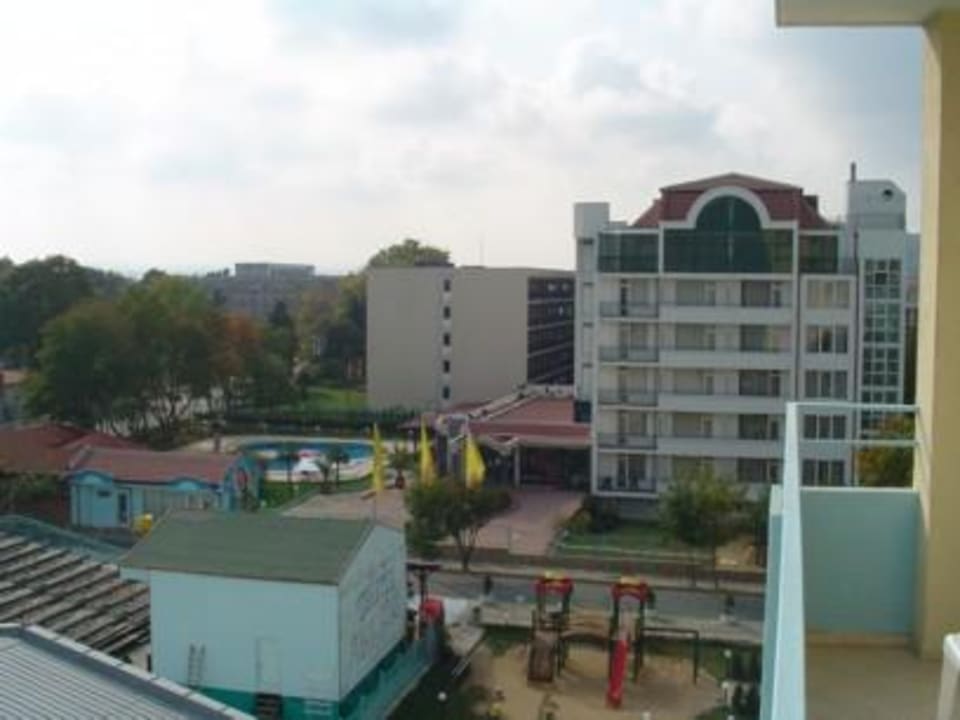 Blick vom Perla Beach auf das Perla Plaza Hotel Perla Plaza