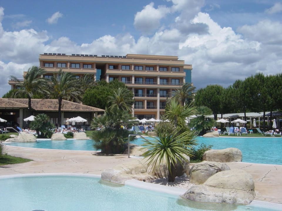 Blick vom Pool auf das Nebengebäude Hipotels Hipocampo Palace & Spa