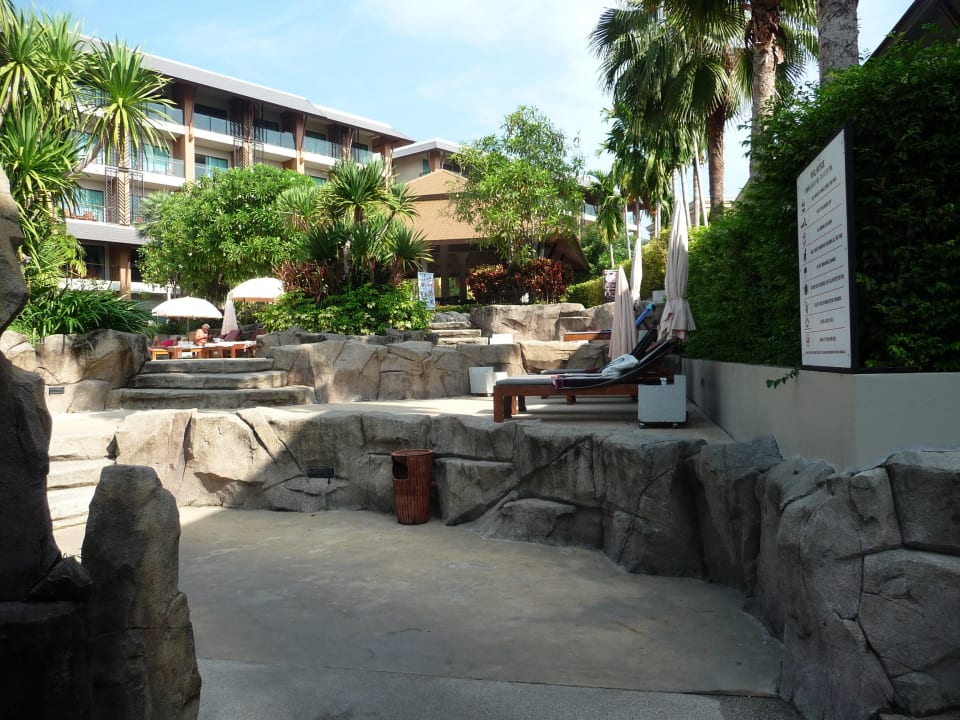 Teil der Gartenanlage Hotel Rawai Palm Beach Resort