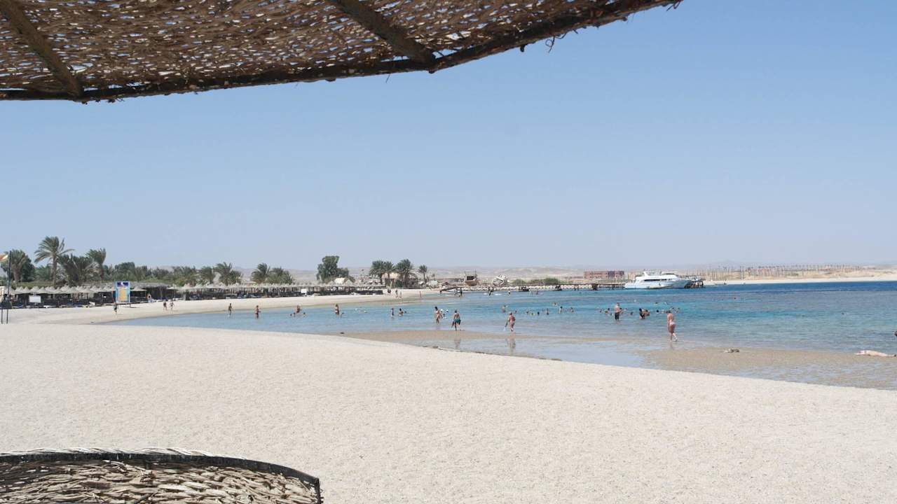 Super schön aber steinig Pensée Royal Garden Beach Resort