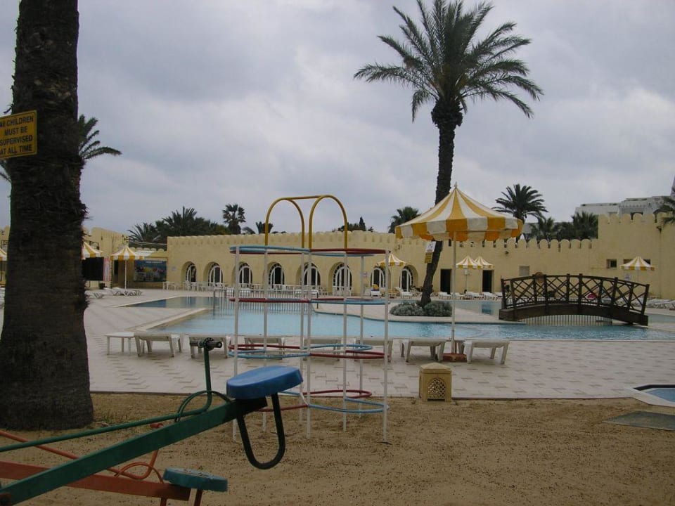 Basen Hotel Tour Khalef