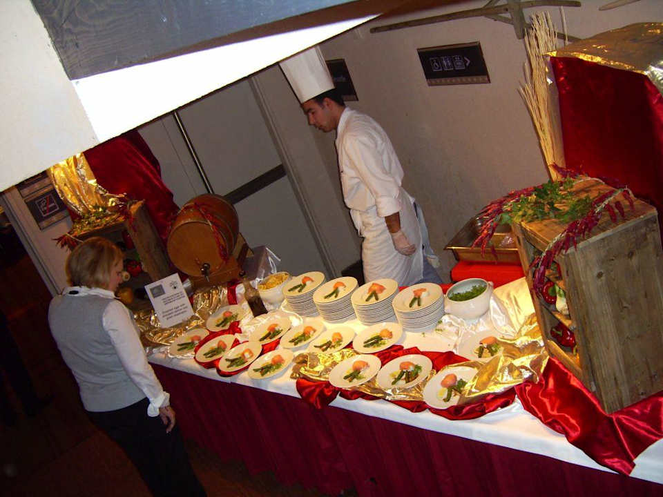 Buffet am Eingang zum Restaurant Club Med Val d'Isere