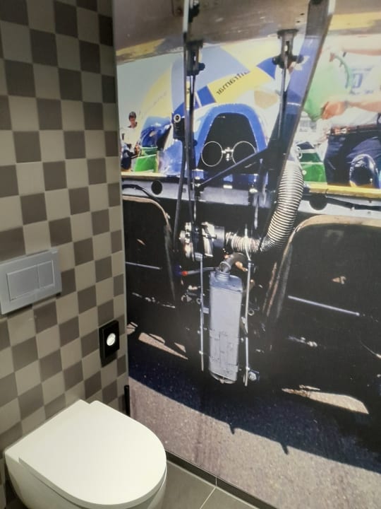 Zimmer V8 Hotel Köln @MOTORWORLD