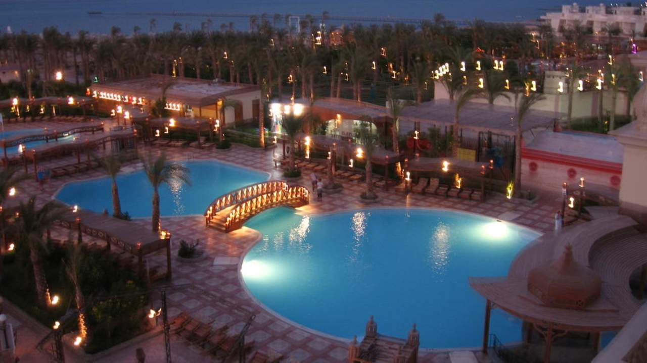 Pool in der Dämmerung Riviera Aqua Park Resort