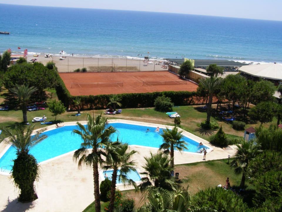 Widok z głównego budynku Club Turtas Beach Hotel