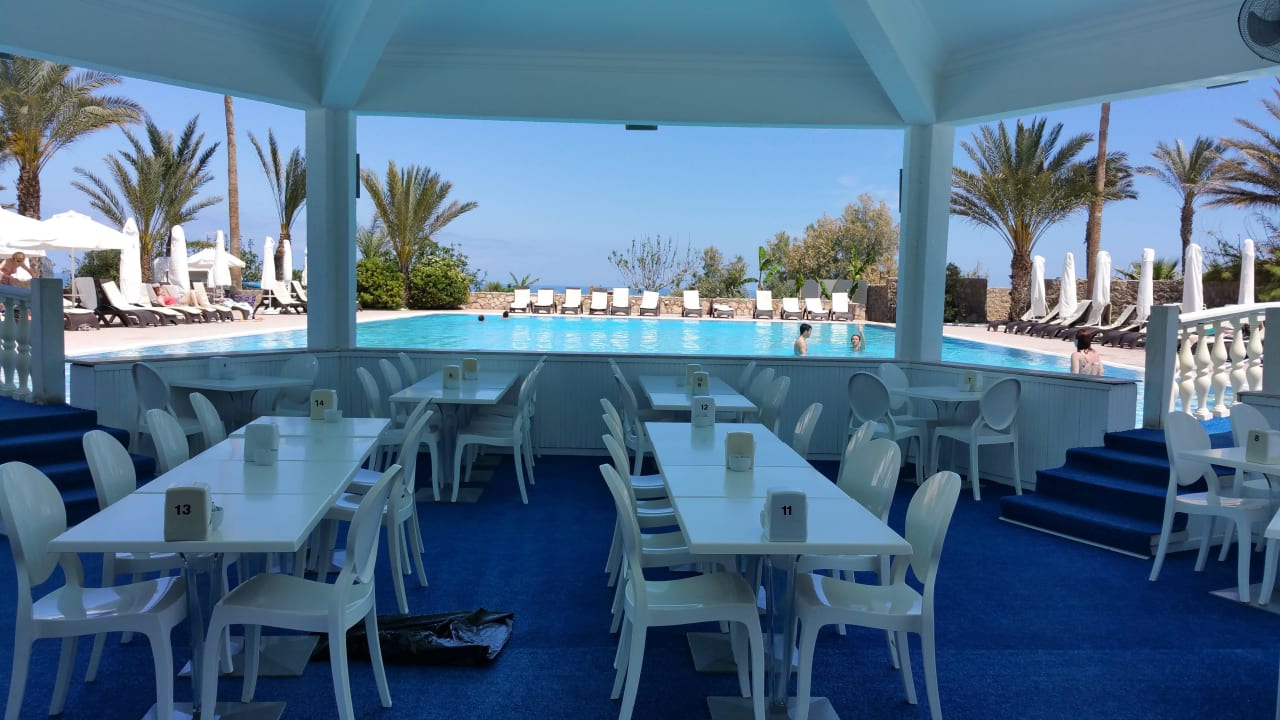 Pool Bar Oscar Resort Hotel