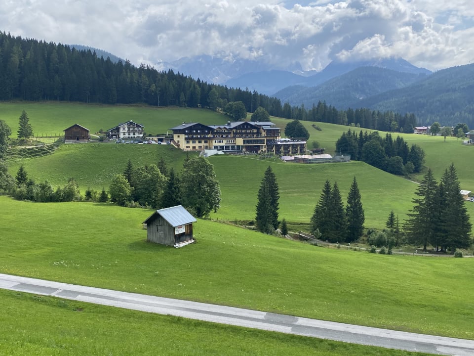 Außenansicht Hotel Neubergerhof