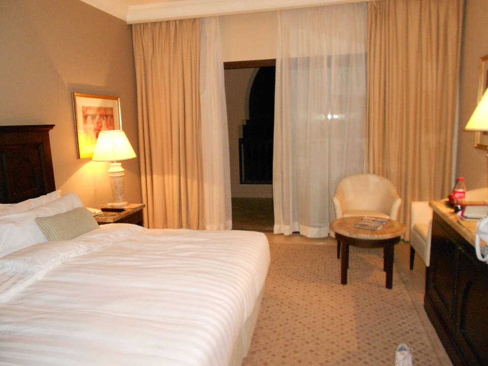 Blick ins Zimmer Miramar Al Aqah Beach Resort