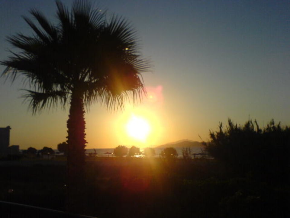 Sonnenuntergang Costa Angela Seaside Resort