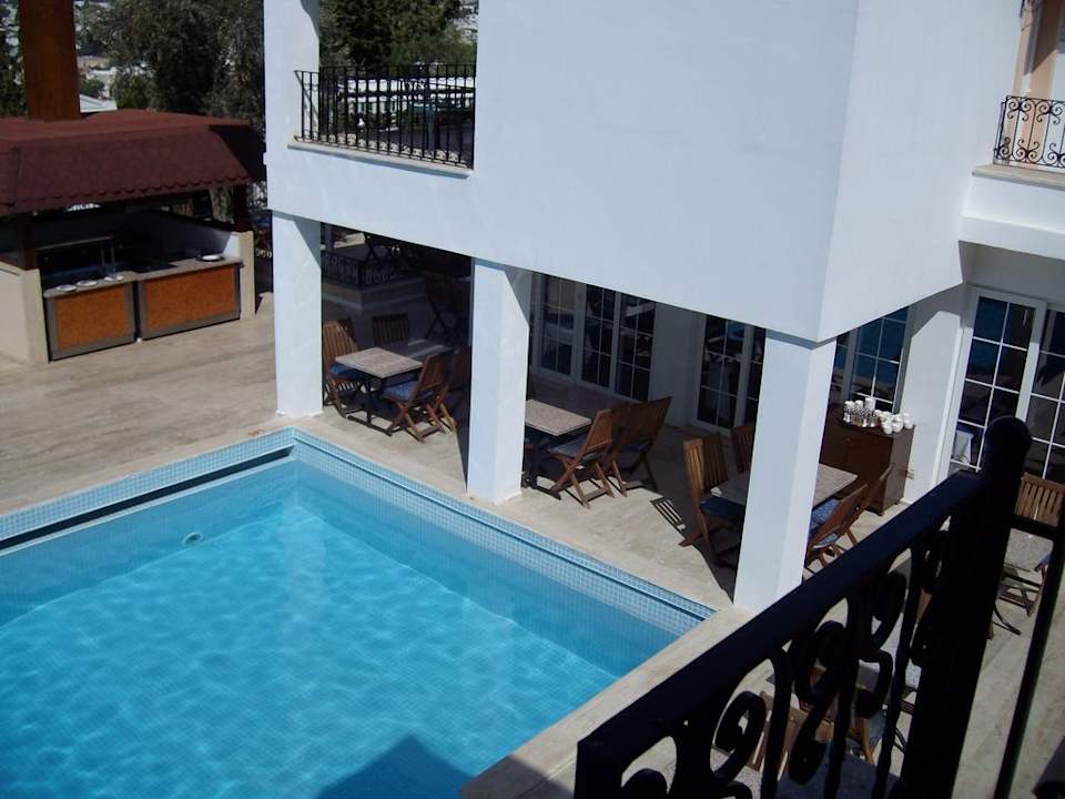 Größerer Pool und Restaurant Comca Manzara