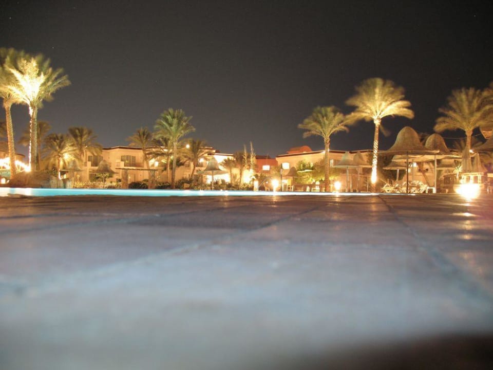 Hotel nocą Parrotel Beach Resort