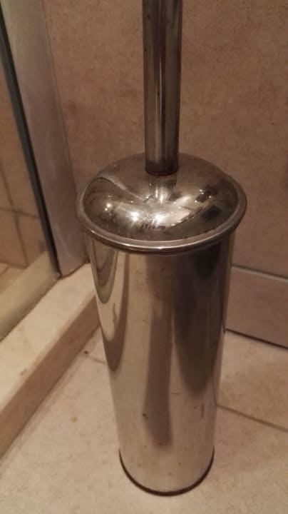 Überall Dreck... Well Palace Side