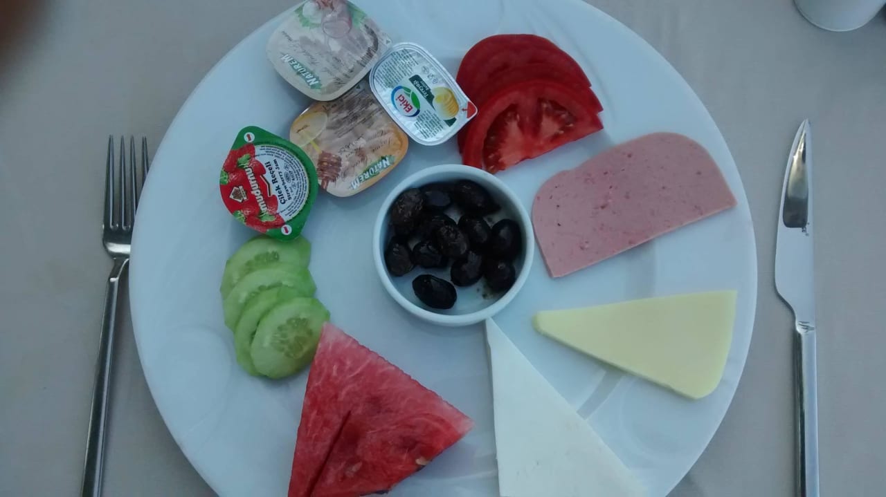Der tägliche Frühstücksteller Hotel Andiz Beach