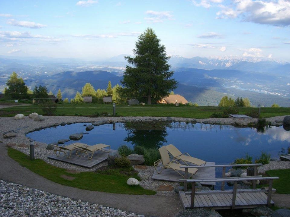 Blick auf den Badeteich Mountain Resort Feuerberg