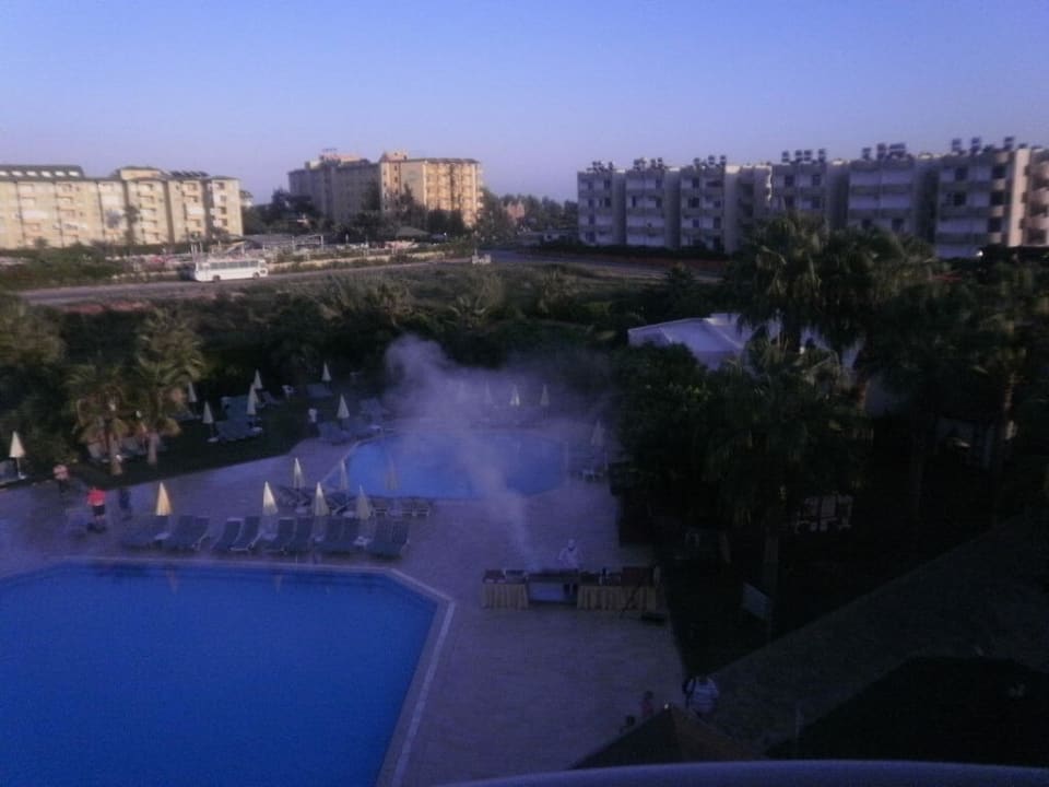 Teil der Poolanlage Hotel Royal Garden Beach