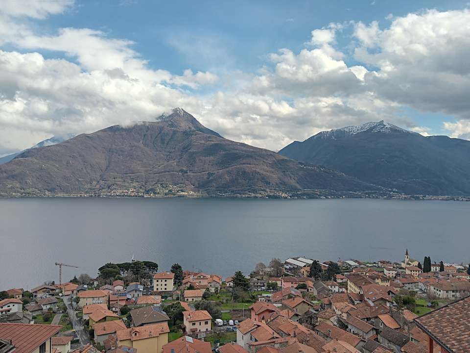 Ausblick Amazing Lake View Apartment with Pool and 2 Terraces, Modern Urio, by STAYHERE-LAKECOMO