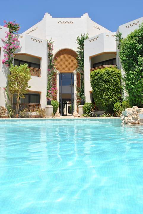 Eingang in die Unterkunft vom Pool aus betrachtet Ghazala Gardens