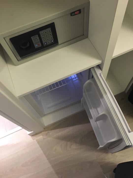 Kühlschrank der leider schlecht kühlt BQ Amfora Beach Hotel - Adults only