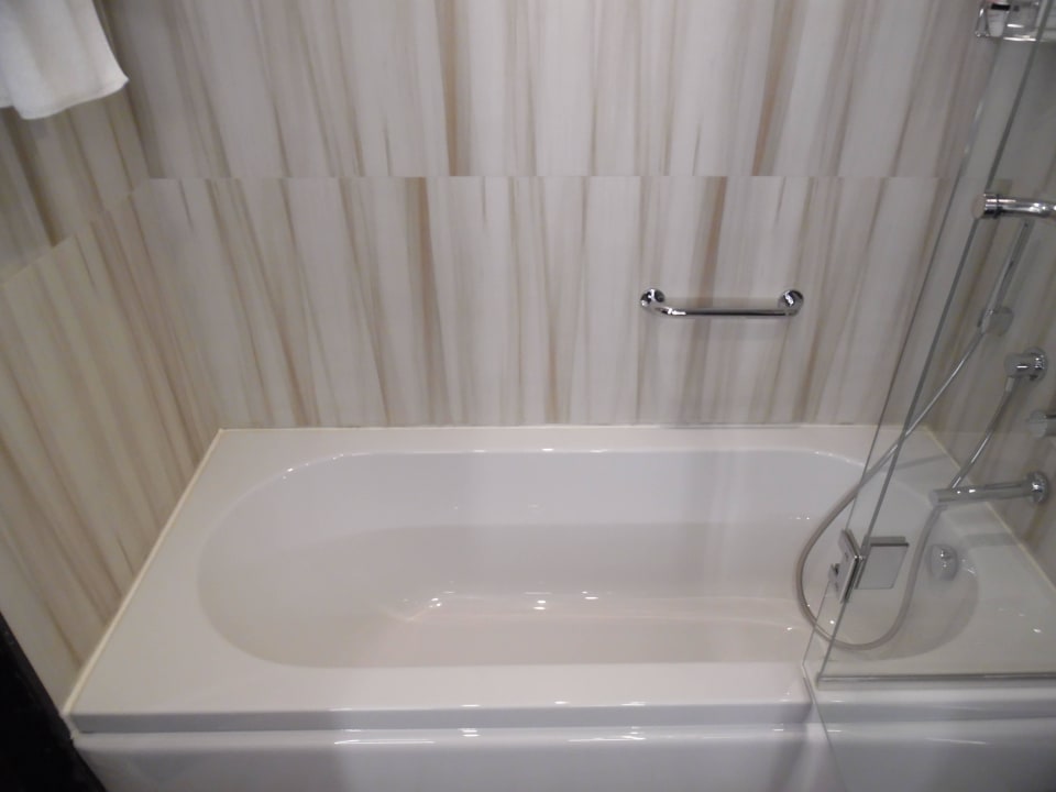 Zimmer 208 - Badewanne Radisson Blu Leogrand Hotel