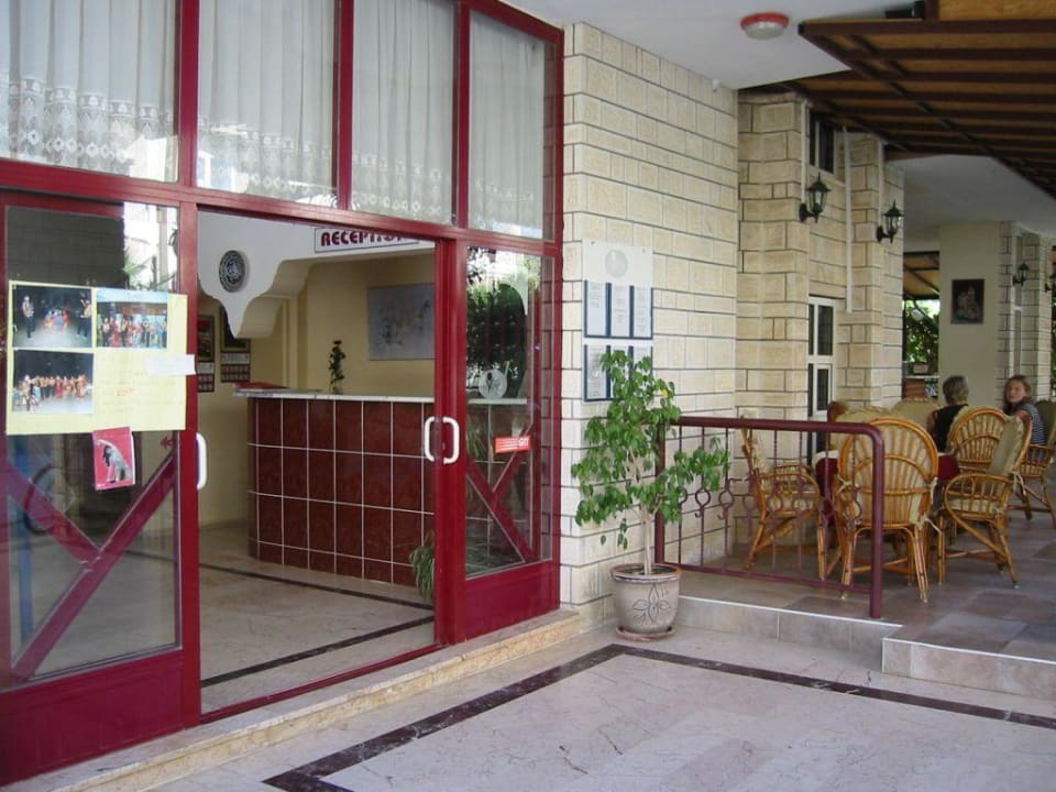 Eingang Bella Bravo Suite Hotel