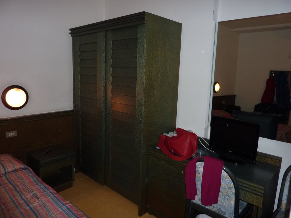 Schrank usw. Hotel Internazionale