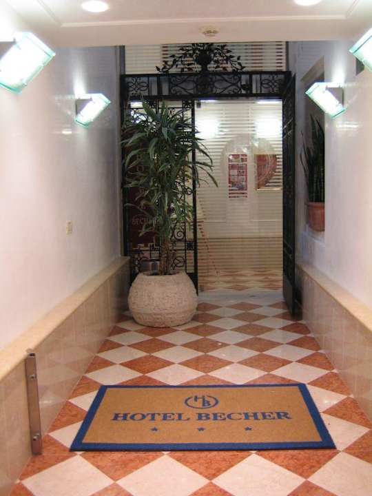 Hoteleingang Hotel Becher