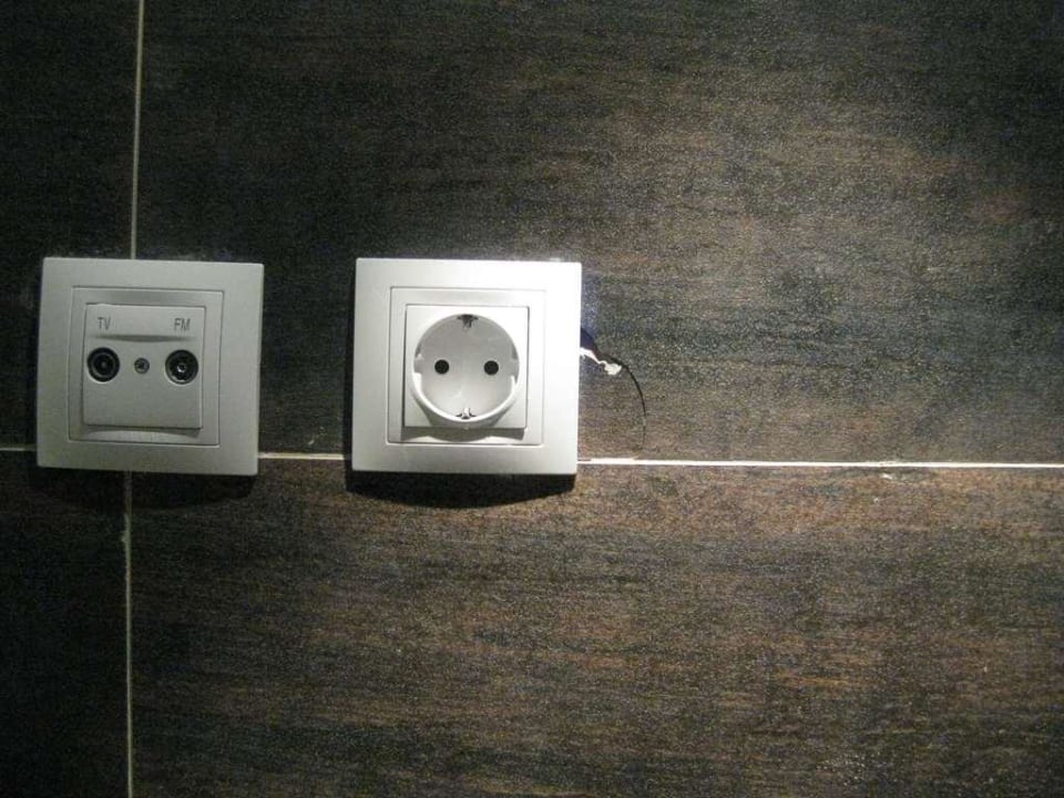 Geplatzte Fliese im Bad Aquagrand Artistic Luxury Beach Resort - Adults only