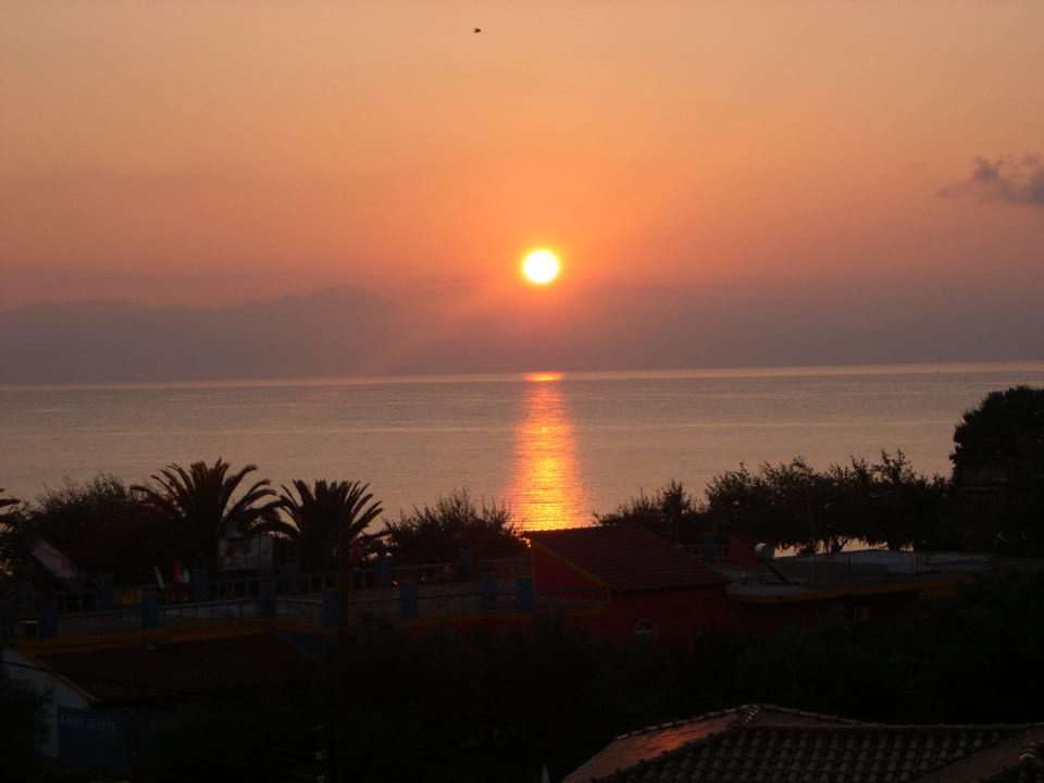 Sonnenaufgang über dem Meer vom Balkon Hotel Albatros