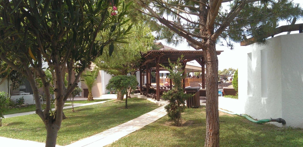 Weg zum Pool Hotel Gaia Village