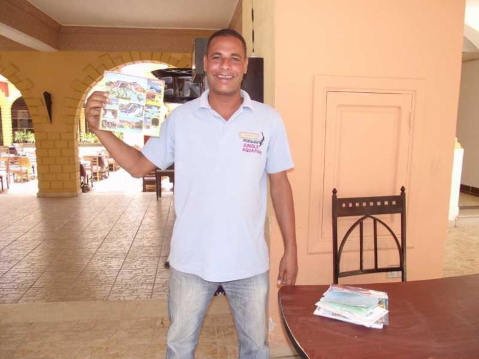 Der Herr vom Jungle Aqua Park Pickalbatros Alf Leila Wa Leila Resort - Neverland Hurghada