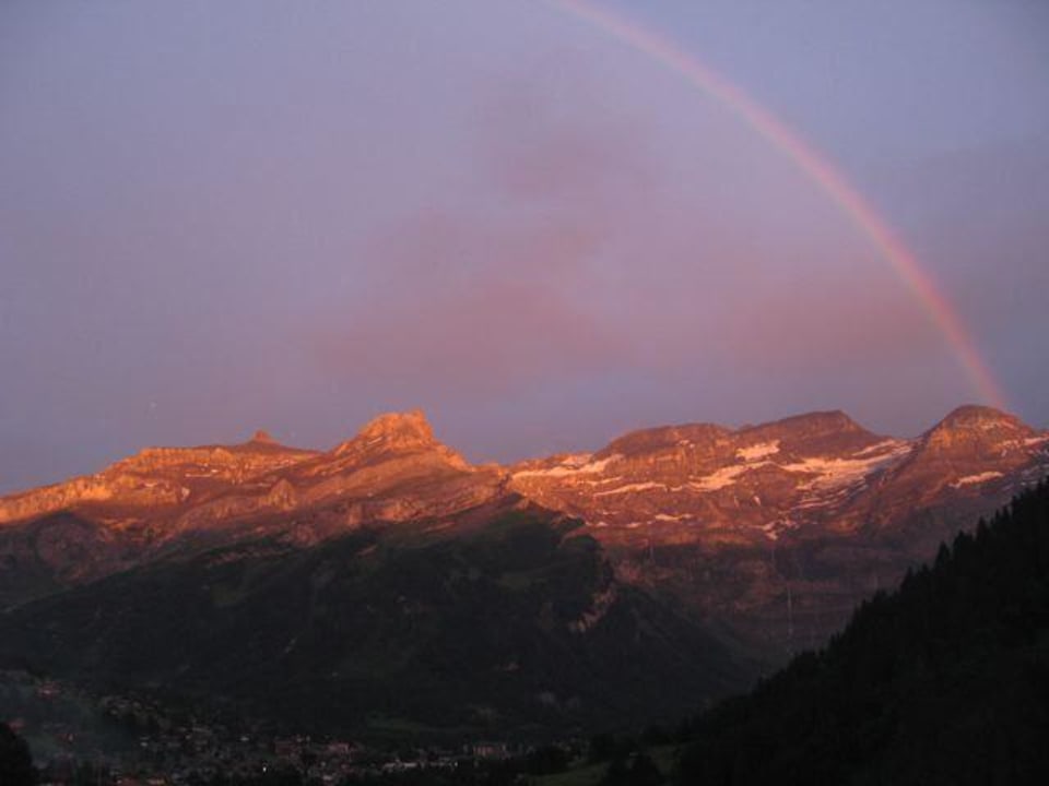 Coucher de soleil et arc en ciel vu de l'hotel Historic Hotel du Pillon