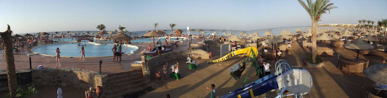 Basen na plaży i plac zabaw dla dzieci Riviera Aqua Park Resort