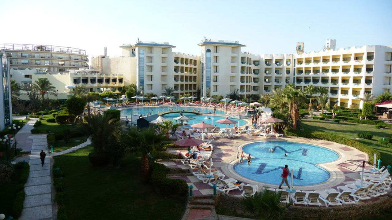 Pool Moreno Horizon Spa & Resort